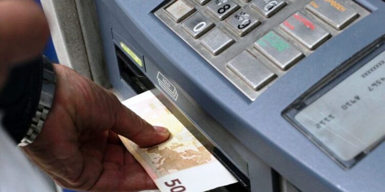 Τι συμβαίνει με την επιστροφή ενοικίου; Χαμός στο διαδίκτυο