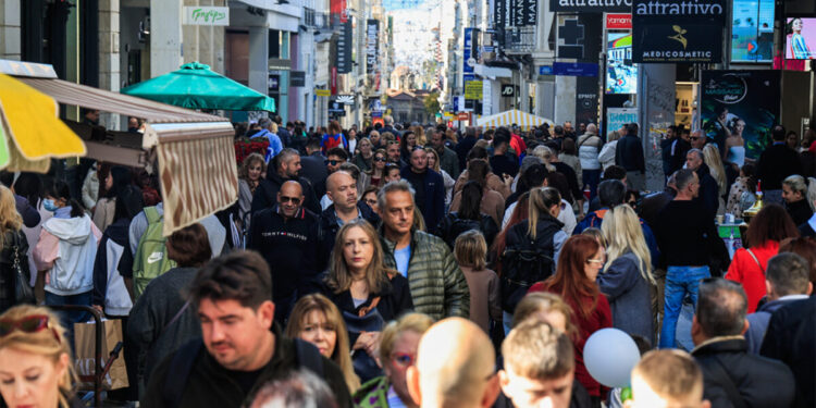 Κυριακή με ανοιχτά καταστήματα: Δεν πέφτει καρφίτσα στην Ερμού