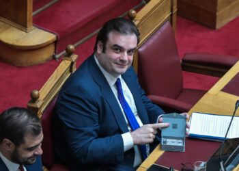 Μισθοί φόροι και συντάξεις στο μικροσκόπιο, τι κρύβεται πίσω από τα 5,94 δισ.