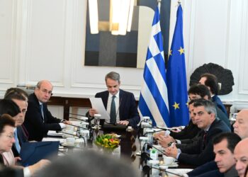 Φοροελαφρύνσεις, αυξήσεις μισθών, τέλος ο ΕΝΦΙΑ σε χωριά με 1.500 κατοίκους έως το 2027