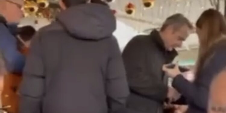 Ο επιθεωρητής τσάκωσε τον Μητσοτάκη στο Κολωνάκι