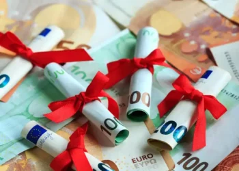 Πότε πληρώνονται συντάξεις, επιδόματα και Δώρο Χριστουγέννων – Όλες οι ημερομηνίες