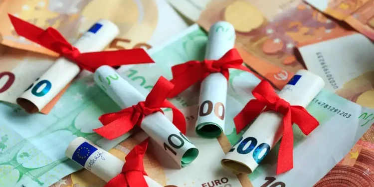 Πότε πληρώνονται συντάξεις, επιδόματα και Δώρο Χριστουγέννων – Όλες οι ημερομηνίες