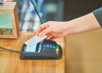 Η χρονιά που «φάνηκαν όλα» – Πώς POS, IRIS και myDATA ξεσκέπασαν τη φοροδιαφυγή δεκαετιών