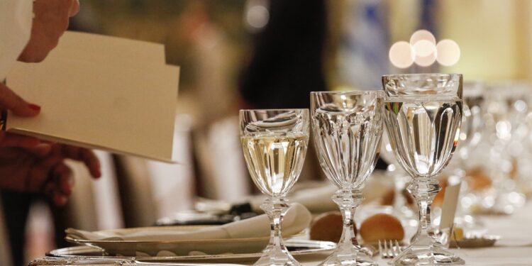 Υπουργο-επιχειρηματικά κολλητιλίκια