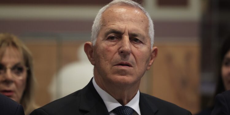 Από 40 κύματα (και κόμματα)