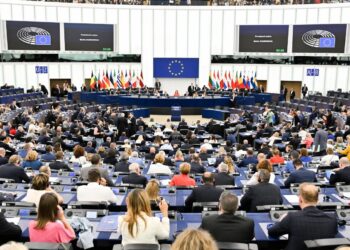 Παγώνει η συμφωνία με τις ΗΠΑ: Το Ευρωκοινοβούλιο τραβάει χειρόφρενο στον Τραμπ