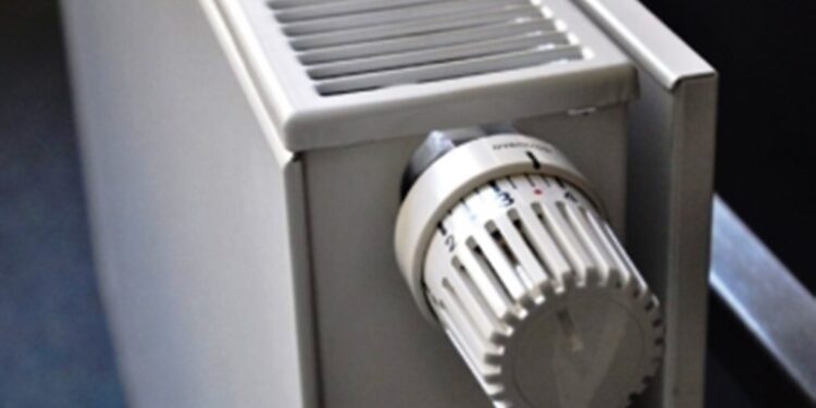 Το λάθος που κάνουν σχεδόν όλοι με τα καλοριφέρ και πληρώνουν ακριβό ρεύμα χωρίς λόγο