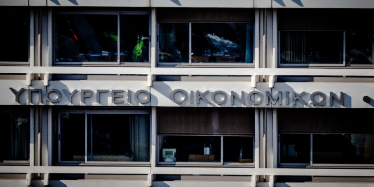 ΥΠΕΘΟ: Πρωτογενές πλεόνασμα 8,1 δισ. ευρώ το 2025