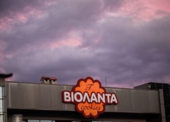 Υπουργοί – Κουμπάροι έγιναν βούκινο