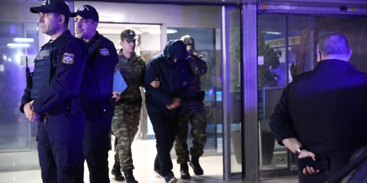 Ψάχνονται ακόμη με τον σμήναρχο