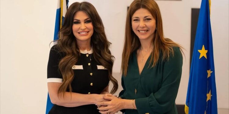 Πρώτα η επικοινωνία…