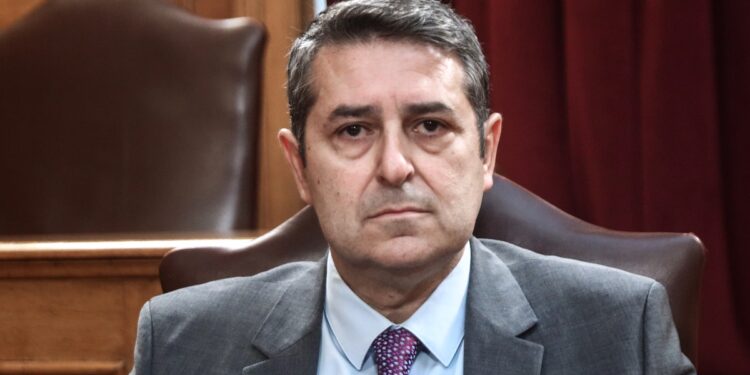 Ο Μυλωνάκης που κρατάει «τεφτέρι» και «ενοχλεί»…