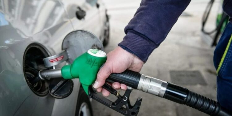 Βενζίνη: Αύξηση 2 λεπτά, ενώ οι έλεγχοι «σφίγγουν»