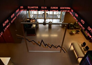 Απώλειες 2,3% και εβδομαδιαία βουτιά σχεδόν 7%