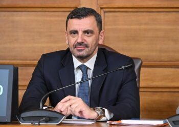 σταθερή πορεία με προοπτική για όλους ή επιστροφή στην αβεβαιότητα»