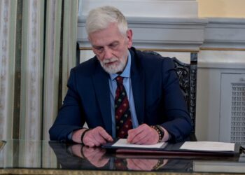 «Η Ελλάδα ούτε απειλεί αλλά ούτε απειλείται»