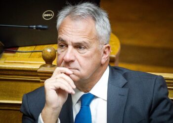 «Η πολιτική είναι πολύ πιο σύνθετη από μια εταιρεία»