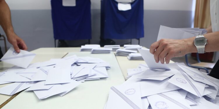 Ο Θανάσης Νέζης και οι ζυμώσεις για ψηφοδέλτια που έχουν πάρει «φωτιά»